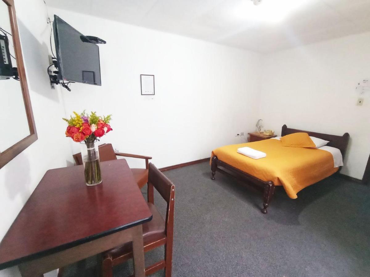 Hotel 9 De Octubre Quito Eksteriør billede